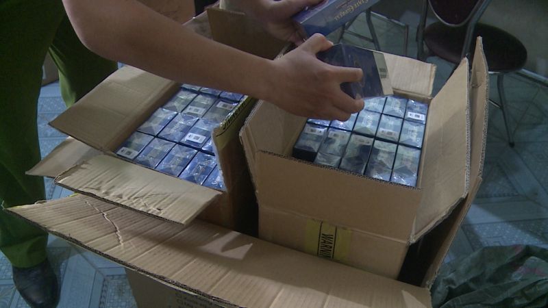 Phú Yên tạm giữ 1.000 bao thuốc lá nhập lậu và hàng trăm thiết bị điện đã qua sử dụng