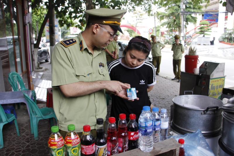 Lạng Sơn: Tăng cường công tác tuyên truyền, ký cam kết, kiểm tra các cơ sở kinh doanh tại các cổng trường học trên địa bàn thành phố Lạng Sơn