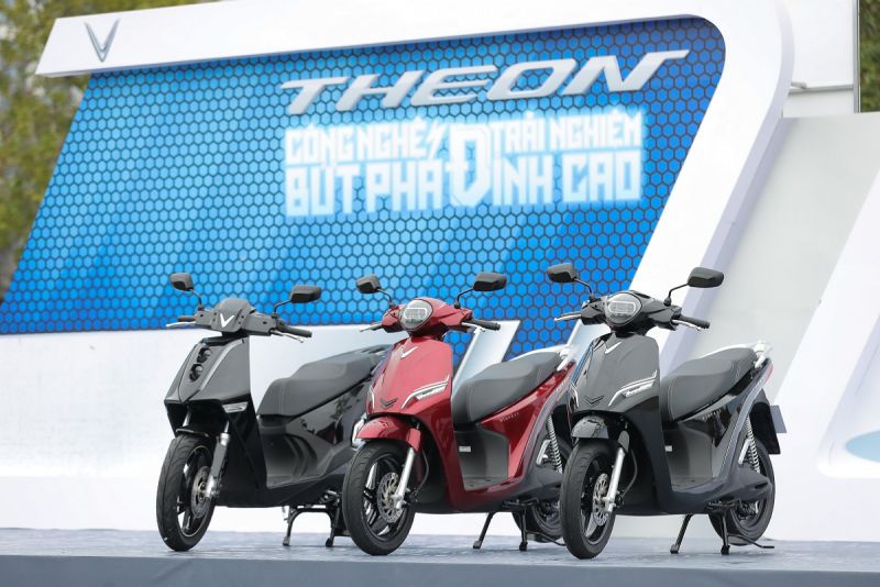 Hai sản phẩm xe máy điện mới của VinFast - Theon và Feliz đang thu hút sự chú ý lớn của cộng đồng sau khi ra mắt tại một sự kiện trải nghiệm.