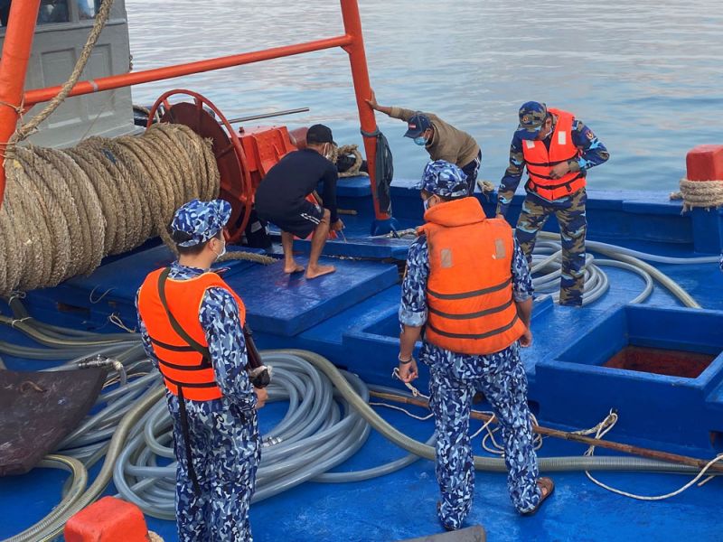 Cảnh sát biển liên tiếp phát hiện tàu chở dầu DO trái phép trên biển