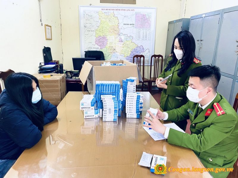 Lạng Sơn: Bắt 2 vụ, thu giữ 800 hộp thuốc chữa Covid-19 không rõ nguồn gốc xuất xứ