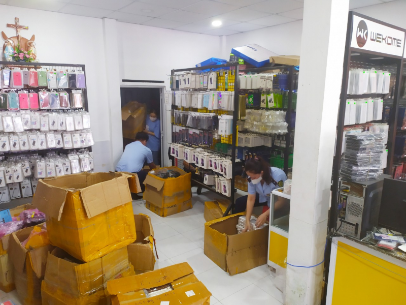 Bình Thuận: Tạm giữ gần 2.000 sản phẩm phụ kiện điện thoại