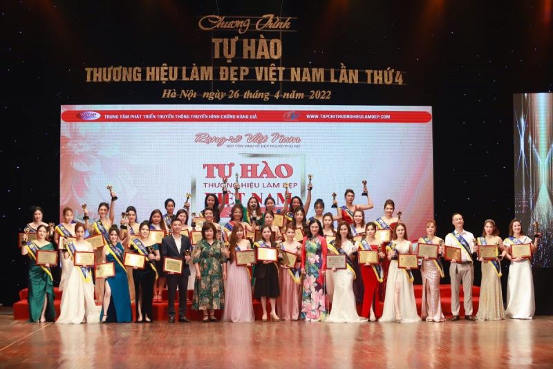 Công ty NIO tiếp tục nhận tin vui: Đón nhận giải thưởng "Thương hiệu làm đẹp uy tín Việt Nam"
