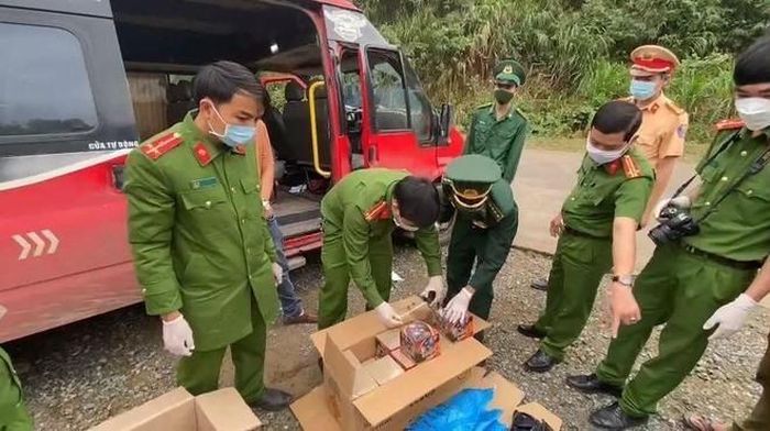 Sử dụng đồng thời các biện pháp nghiệp vụ, lực lượng chức năng nỗ lực chặn pháo nổ đưa vào thị trường Hà Nội tiêu thụ