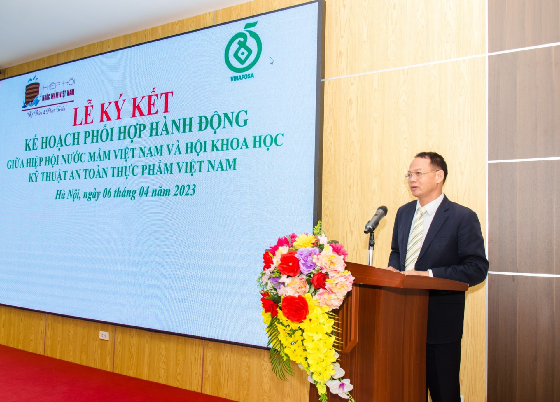 TS. Lê Văn Giang – Chủ tịchHội KHKT An toàn thực phẩm Việt Nam tại buổi lễ