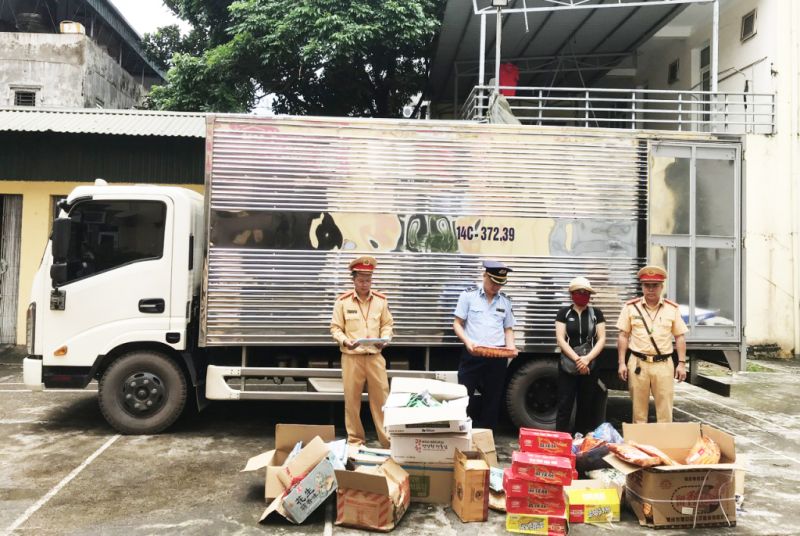 Quảng Ninh tạm giữ trên 2.400 sản phẩm thực phẩm nhập lậu