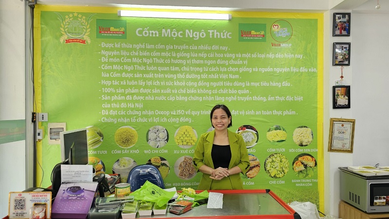 Chị Ngô Thị Thức - Chủ Hợp tác xã Làng nghề truyền thống cốm Mễ Trì - Cốm Mộc Ngô Thức