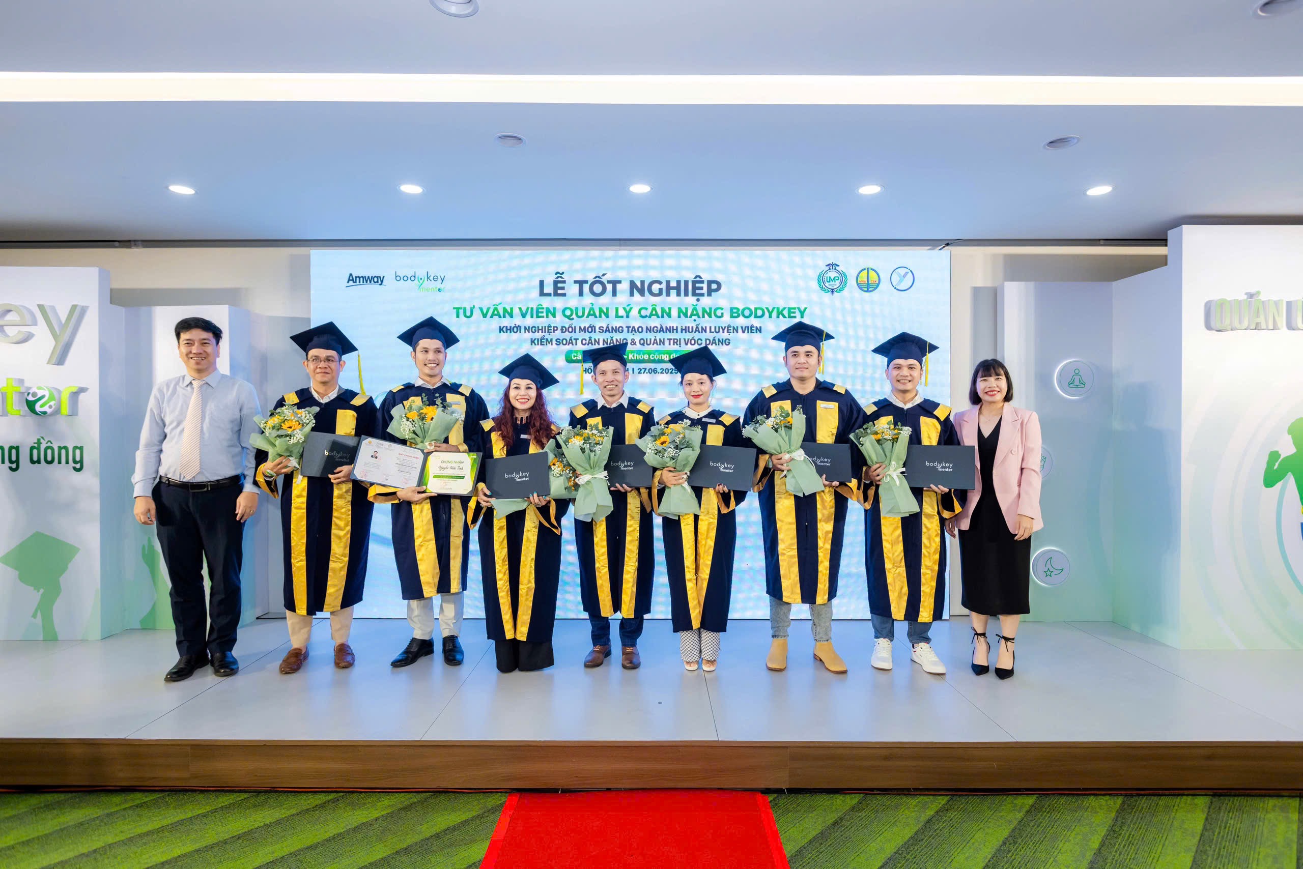Khẩu hiệu “Cân vóc dáng – Khỏe cộng đồng”.