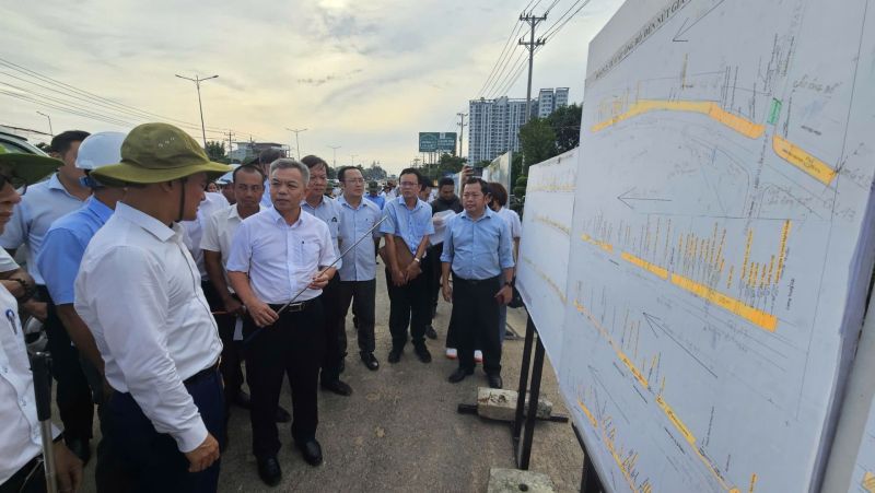 Phó Chủ tịch UBND TP. HCM Bùi Xuân Cường khảo sát nhiều công trình giao thông trọng điểm
