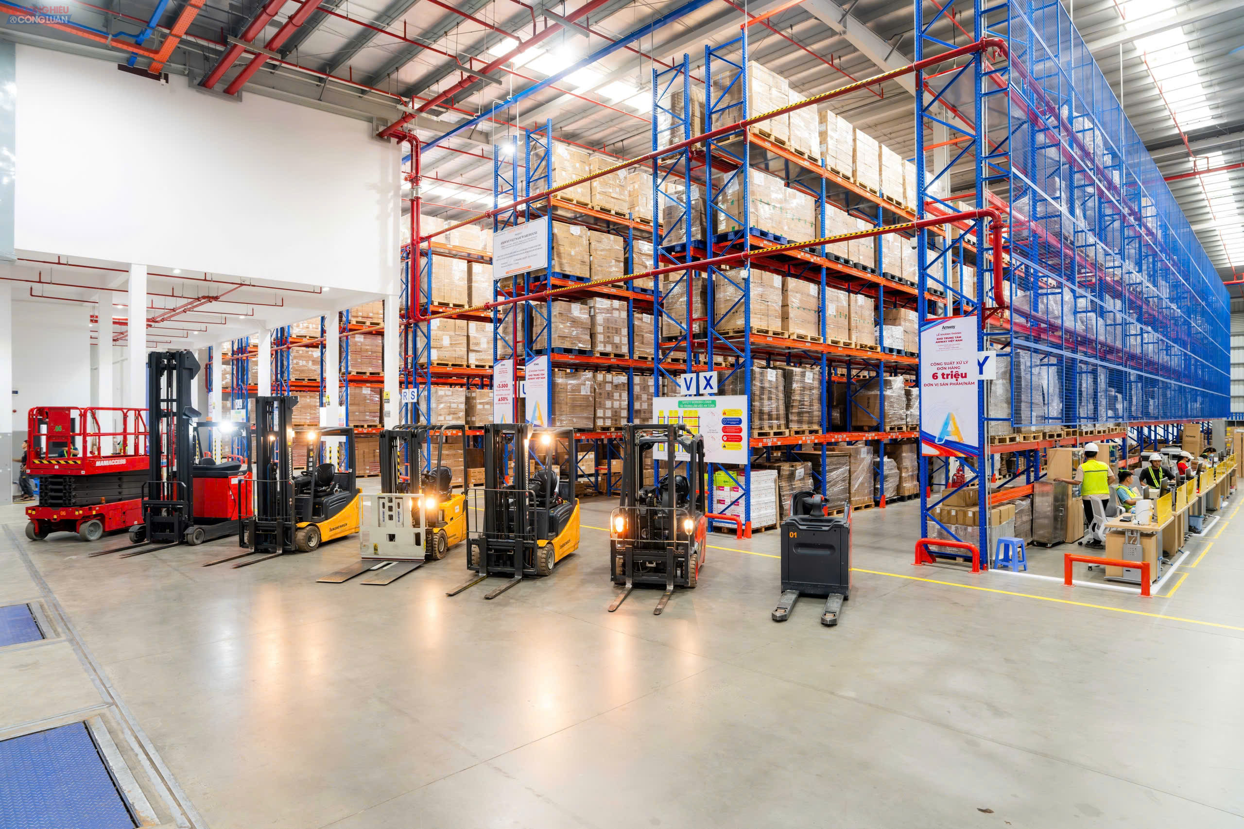 Kho Trung tâm rộng hơn 5.000 m², khả năng lưu trữ đạt khoảng 3.500 pallet tiêu chuẩn