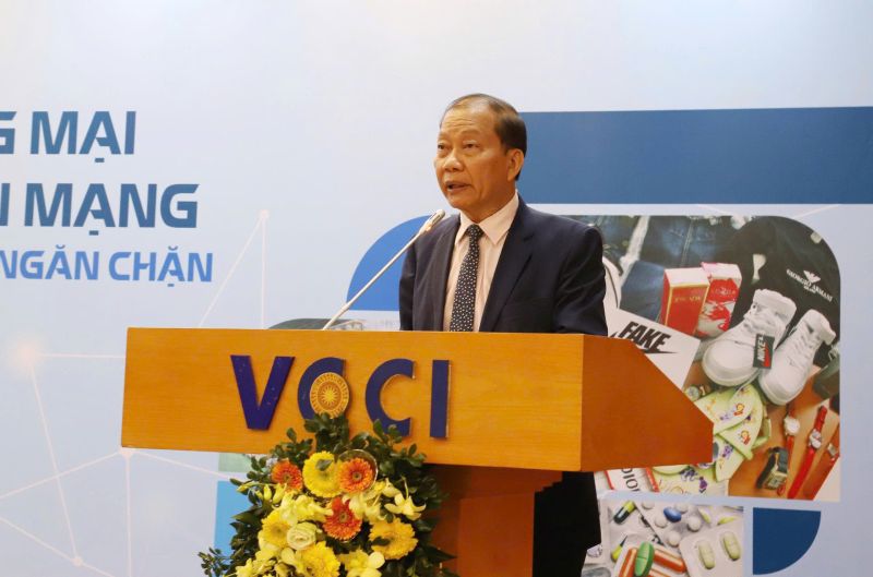 Ph&oacute; Chủ tịch VCCI   Ho&agrave;ng Quang Ph&ograve;ng ph&aacute;t biểu khai mạc Diễn đ&agrave;n