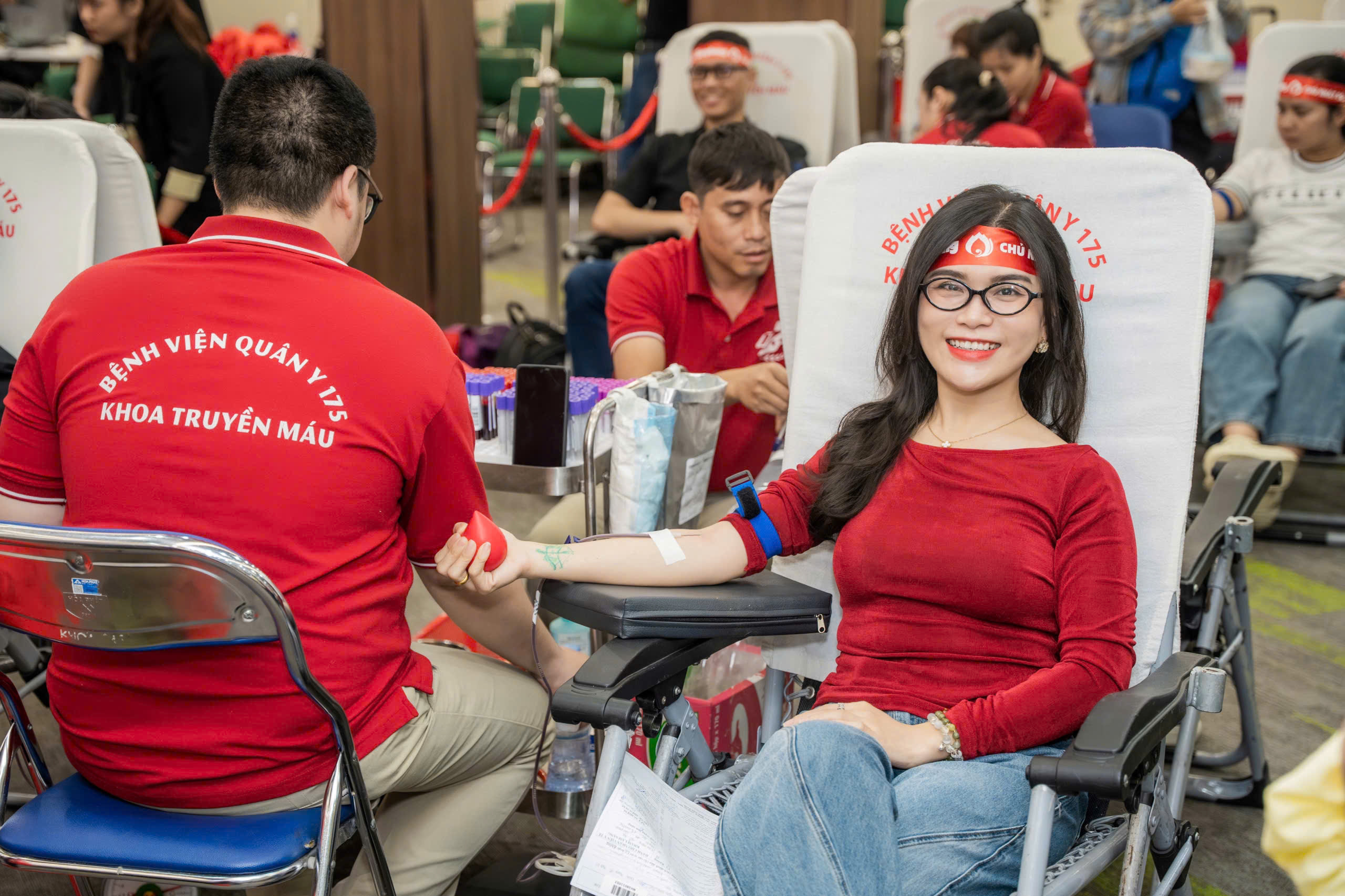 Chương tr&igrave;nh hiến m&aacute;u Chủ Nhật Đỏ tại Amway Việt Nam tiếp nhận gần 400 đơn vị m&aacute;u, g&oacute;p phần bổ sung nguồn m&aacute;u phục vụ c&ocirc;ng t&aacute;c cấp cứu v&agrave; điều trị.