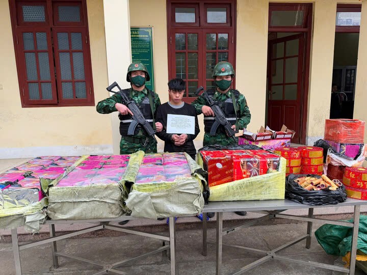 Lào Cai: Bắt đối tượng vận chuyển 143kg pháo qua biên giới về Việt Nam