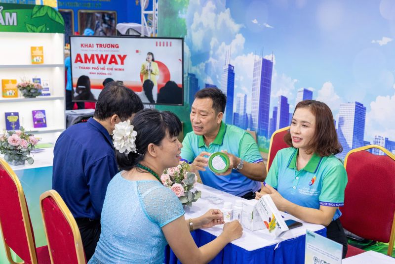 Amway Việt Nam mong muốn g&oacute;p phần n&acirc;ng cao nhận thức cộng đồng về ti&ecirc;u d&ugrave;ng bền vững - khuyến kh&iacute;ch người ti&ecirc;u d&ugrave;ng lựa chọn những sản phẩm c&oacute; nguồn gốc r&otilde; r&agrave;ng, an to&agrave;n v&agrave; th&acirc;n thiện với m&ocirc;i trường.