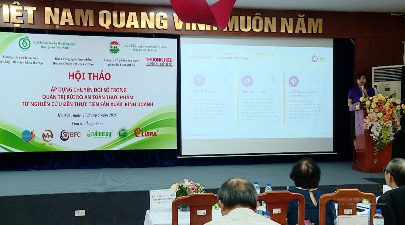 Đại diện C&ocirc;ng ty cổ phần C&ocirc;ng nghệ phẩm Ba Đ&igrave;nh chia sẻ tại hội thảo.