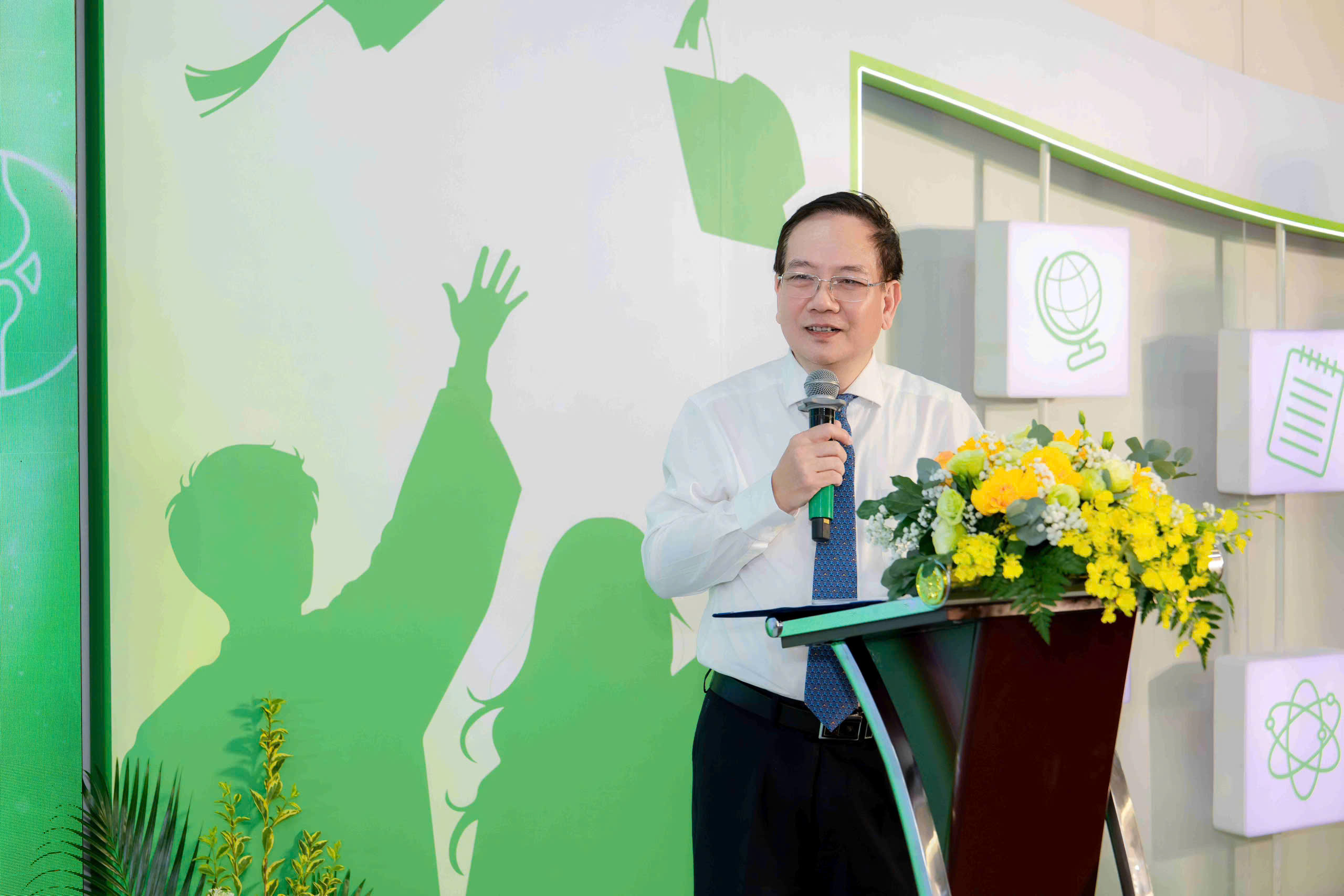 TS. L&acirc;m Quốc H&ugrave;ng &ndash; Gi&aacute;m đốc Trung t&acirc;m Đ&agrave;o tạo Dinh dưỡng v&agrave; Thực phẩm, Viện dinh dưỡng Quốc gia.
