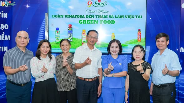 Buổi tham quan v&agrave; l&agrave;m việc l&agrave; dịp để tăng cường sự kết nối, trao đổi kiến thức chuy&ecirc;n m&ocirc;n m&agrave;, thể hiện tinh thần cầu thị v&agrave; cam kết của Green Food trong việc tu&acirc;n thủ c&aacute;c quy định về an to&agrave;n thực phẩm, kh&ocirc;ng ngừng cải tiến quy tr&igrave;nh sản xuất v&agrave; mang đến những sản phẩm chất lượng, an to&agrave;n cho người ti&ecirc;u d&ugrave;ng.