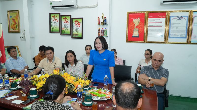 B&agrave; Đặng Thị Yến &ndash; Cố vấn cấp cao của C&ocirc;ng ty, Giảng vi&ecirc;n Đại học C&ocirc;ng thương TP. Hồ Ch&iacute; Minh chia sẻ.
