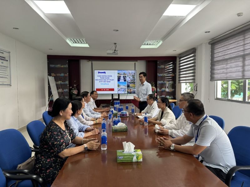 Đại diện Vinamilk chia sẻ về định hướng ph&aacute;t triển v&agrave; hợp t&aacute;c với VINAFOSA
