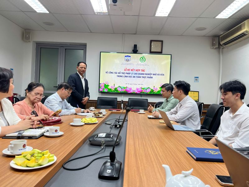 T.S L&ecirc; Văn Giang ph&aacute;t biểu tại buổi lễ k&yacute; kết hợp t&aacute;c