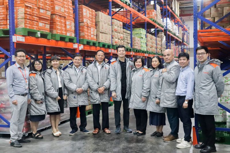 Đo&agrave;n c&ocirc;ng t&aacute;c VINAFOSA tham quan khu vực bảo quản thực phẩm của Welstory tại Bắc Ninh.