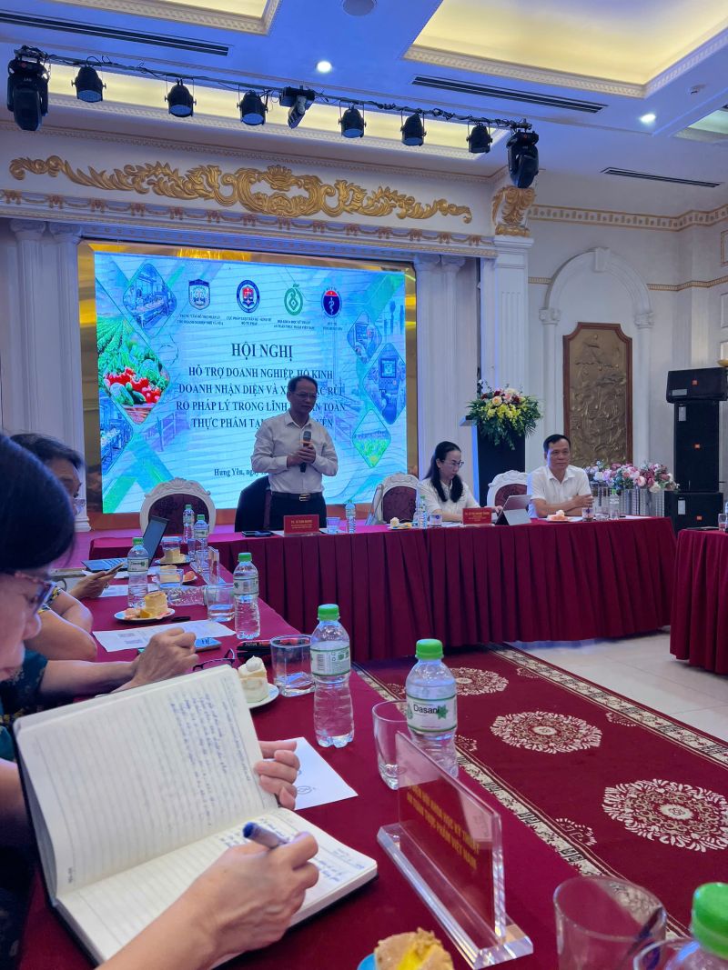 TS. L&ecirc; Văn Giang Chủ tịch VINAFOSA chia sẻ những kh&oacute; khăn vướng mắc của DN trong qu&aacute; tr&igrave;nh thực hiện quy định về ATTP