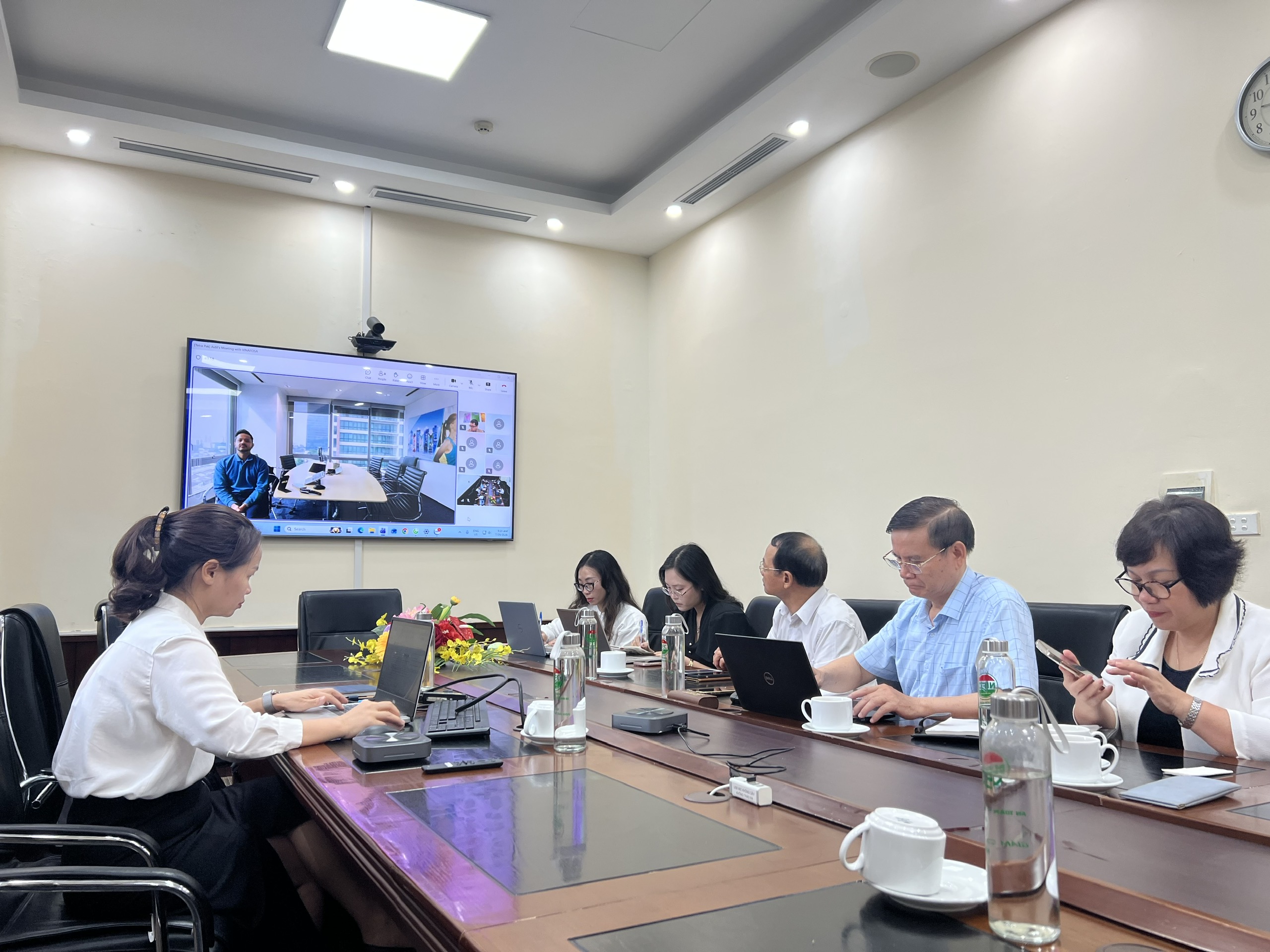 ThS.BS Nguyễn Văn Nhi&ecirc;n, Ph&oacute; Chủ tịch VINAFOSA, giải đ&aacute;p c&aacute;c nội dung li&ecirc;n quan đến cơ sở ph&aacute;p l&yacute;, điều lệ v&agrave; hoạt động của Hội theo y&ecirc;u cầu của Tetra Pak.