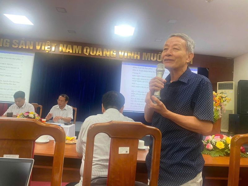 Từ g&oacute;c độ dinh dưỡng v&agrave; sức khỏe cộng đồng, Đại t&aacute;, PGS.TS, B&aacute;c sĩ Nguyễn Tuấn B&igrave;nh &ndash; đại diện Hội Dinh dưỡng Việt Nam tham gia ph&aacute;t biểu, đ&oacute;ng g&oacute;p &yacute; kiến cho Dự thảo.
